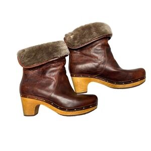 UGG Lynnea Brown Leather Shearling Clog wooden heeled Boots womens   8